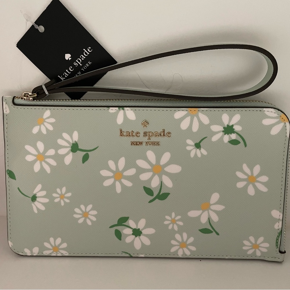 Kate Spade raffle, 1 entry with every show purchase.